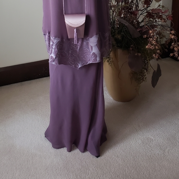 Silk Top & Skirt/Satin Purse - Picture 2 of 4